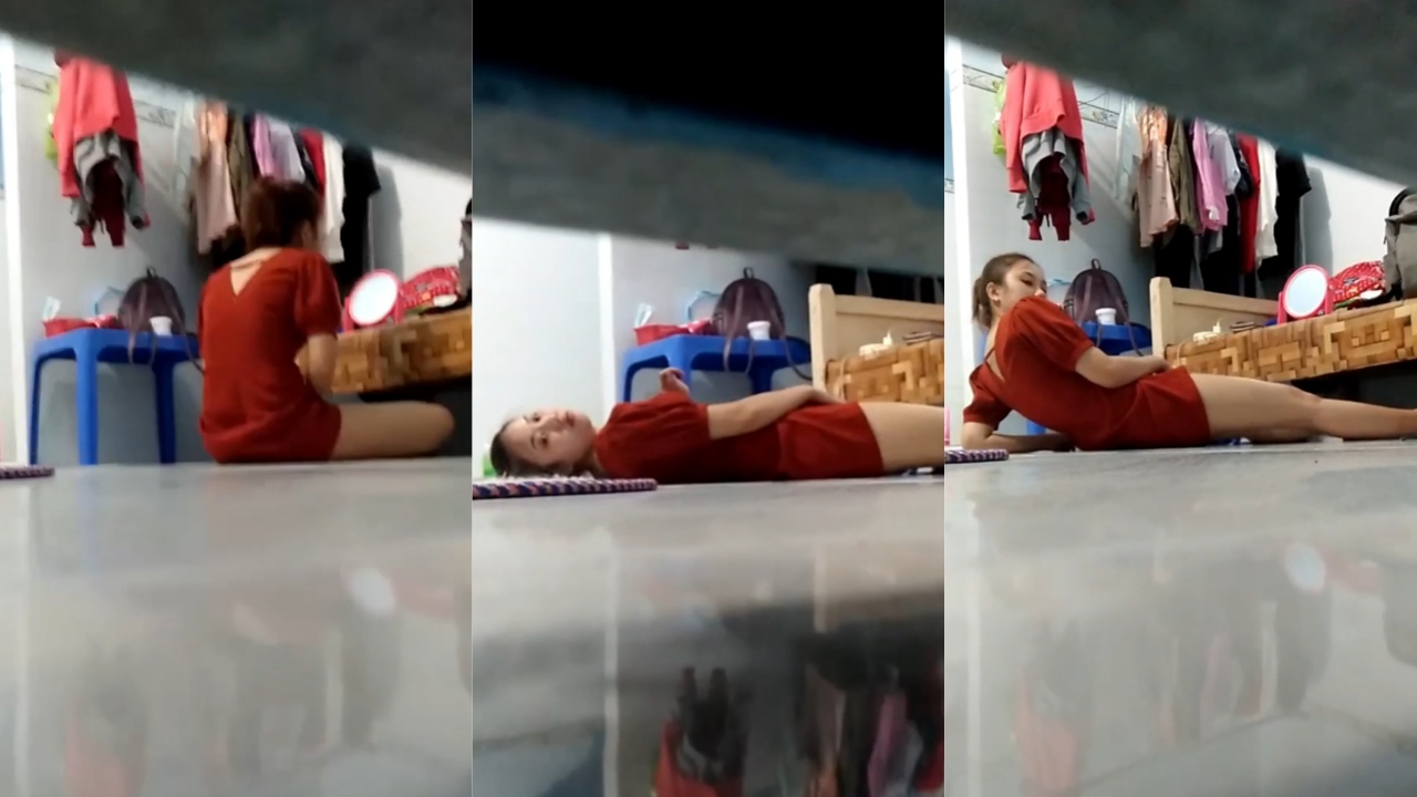 偷拍合租室友妹子自慰 差点被发现了 吓出一身冷汗！幸好到最后她爽到意识模糊 不然就惨了！